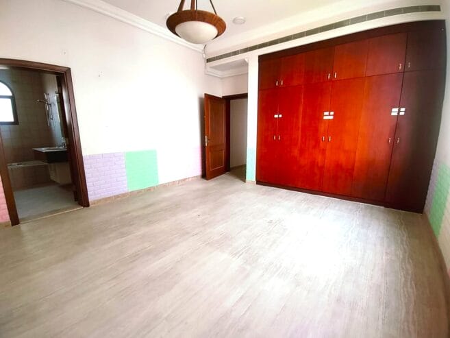 Spacious Commercial Villa for Rent in Salmaniya Near Salihiya – BD 1,9