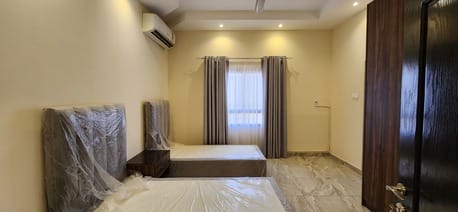 Bright & Spacious Apartment For Rent In Mahooz